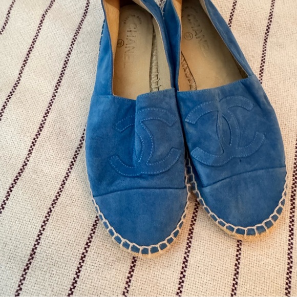 CHANEL blue suede logo espadrillea - Picture 8 of 13